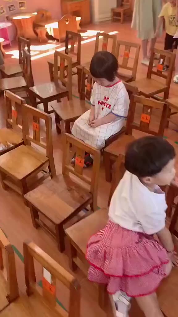 幼儿园开学的第一天，不开心也