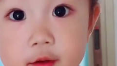 小萝莉一天的就事多，事多还搞笑，这不又出洋