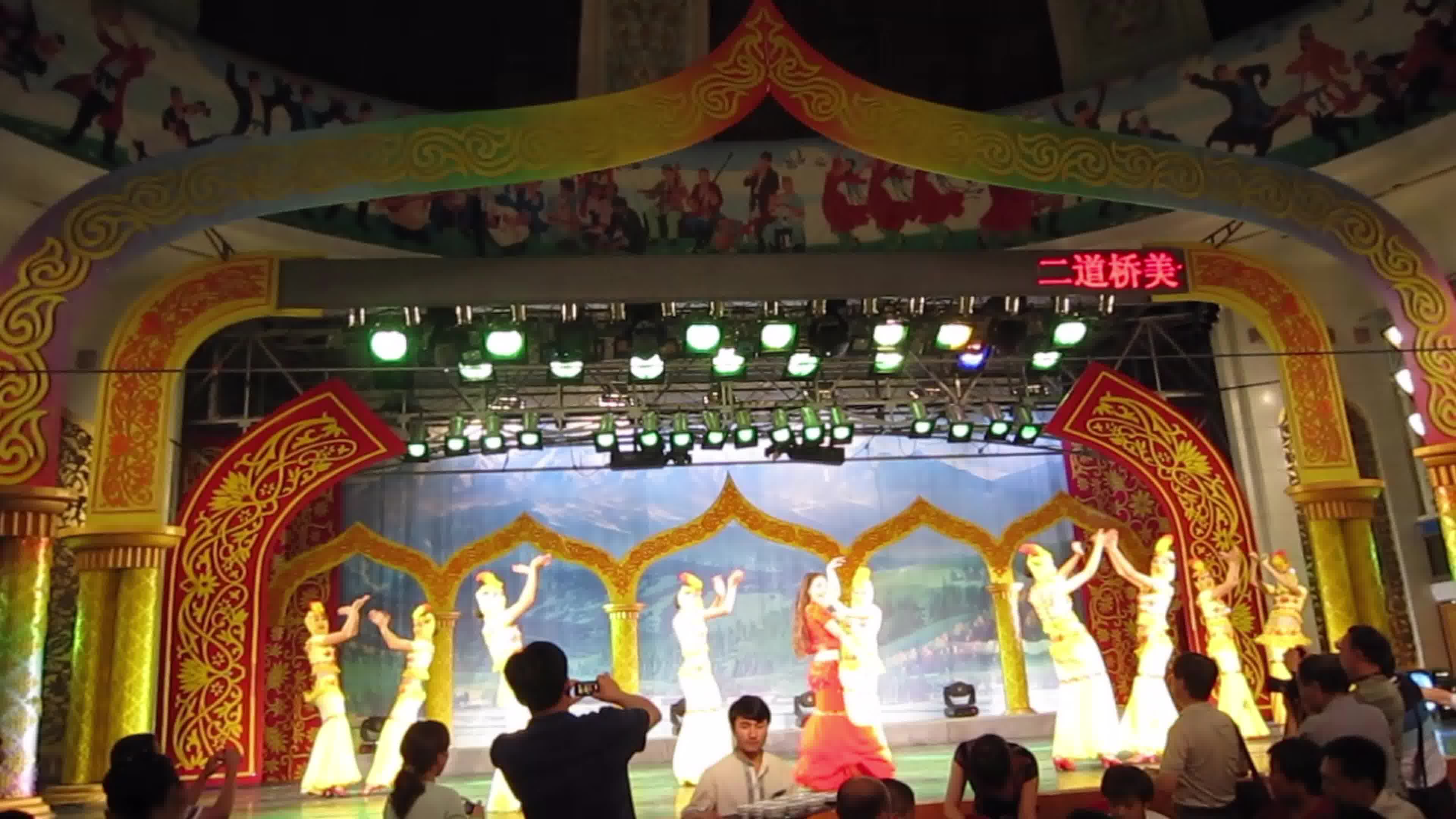 2011年6月新疆女孩跳舞