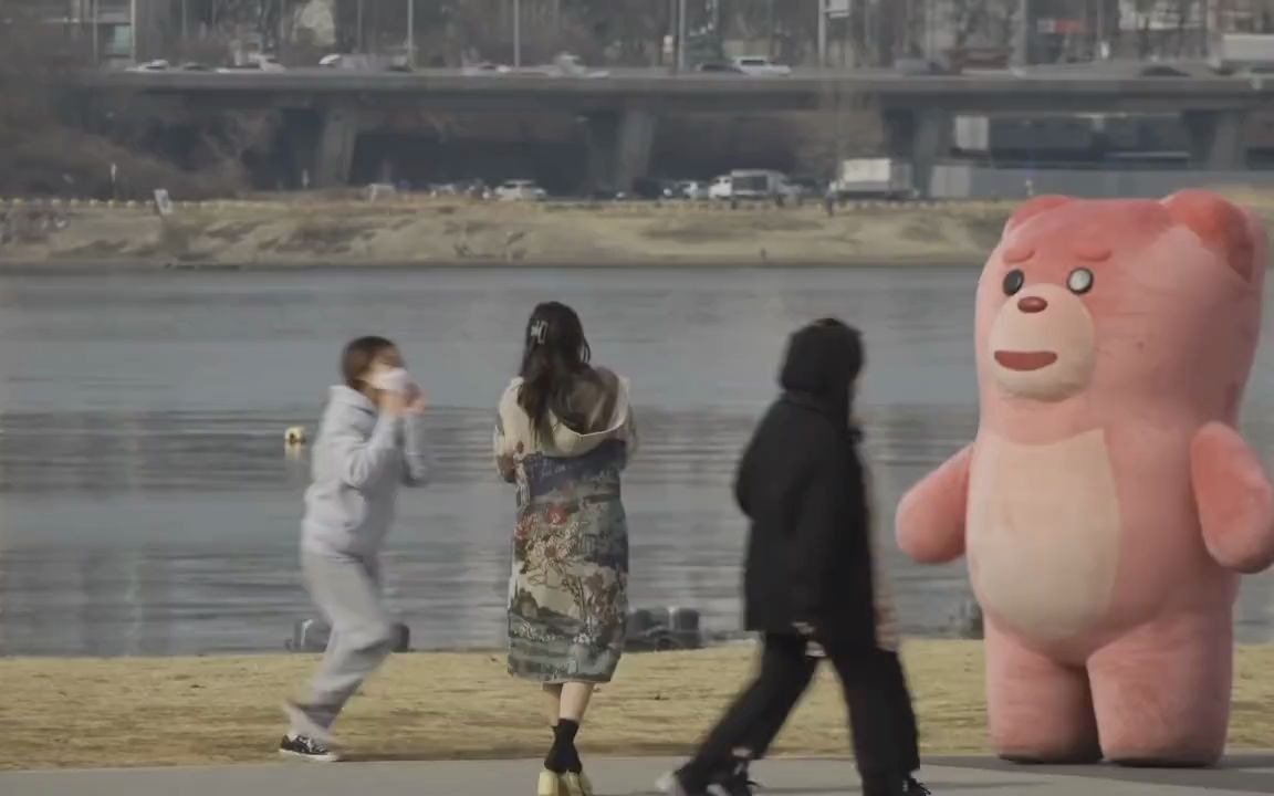 （恶作剧搞笑视频）粉红熊玩偶二十一，惊吓行
