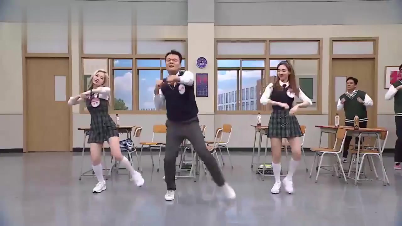 【TWICE】JYP朴振英+娜琏+多贤跳&#39;Tell Me&