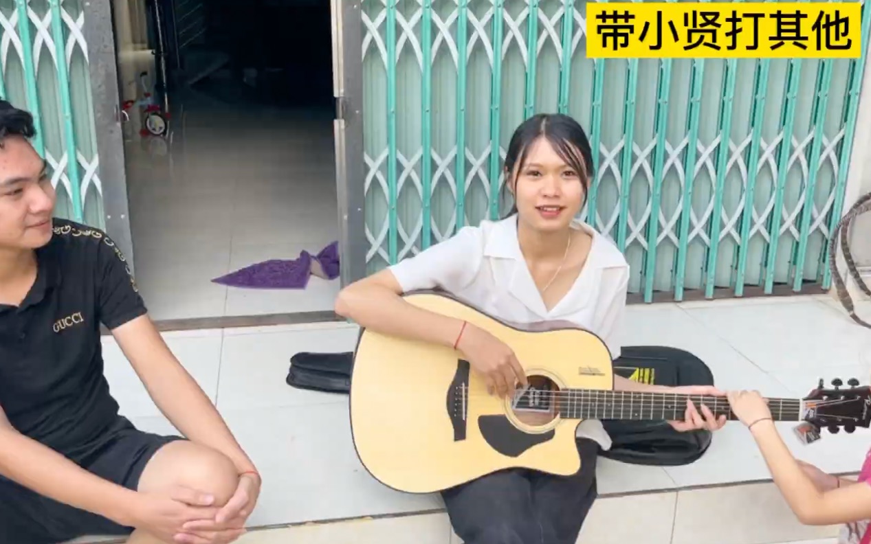 阿俊阿辉带越南姑娘小贤，去老街市买吉他，我