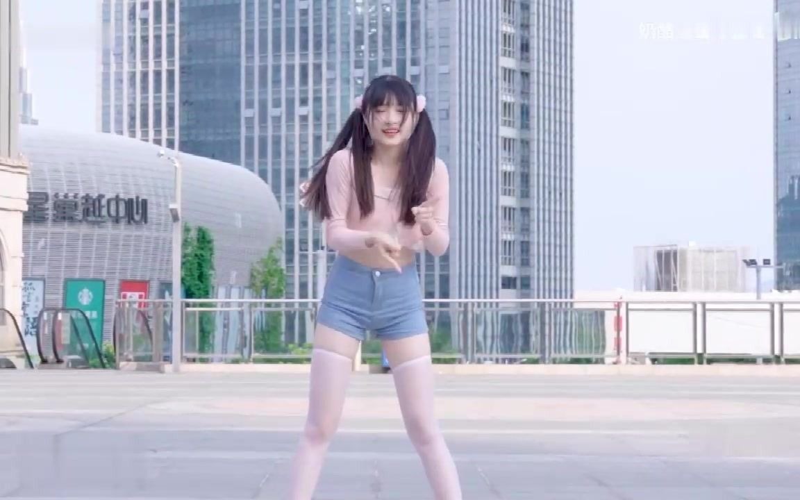 白丝妹妹会守着你的电话❤RingRingRing！你的电话
