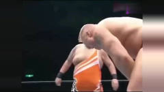 WWE：战神大布面对日本巨人选手，被吓得目瞪口