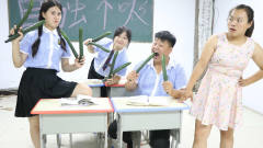全班比赛吃黄瓜，谁吃的少谁做俯卧撑，学生做