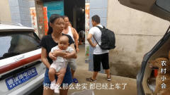 宝宝还没醒媳妇就收拾行李，金毛狗狗怕被落下