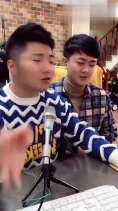 实力派网红歌手白小白携手高火火演唱《沙漠骆
