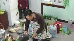 鸡毛蒜皮没小事：熊孩子要翻天！拿筷子敲碗要