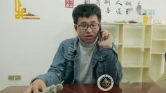 一个电话彩铃，害得小伙爬树上打电话，太逗了