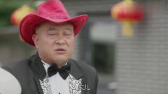 乡村爱情：广坤训员工，赵四在后面打岔，真是