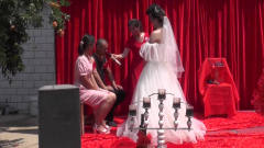 河南农村婚礼，新娘改口仪式上，逗的全场人都