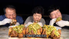 韩国农村“最穷吃播”，今天吃大炸鸡配上葱花