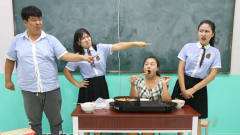 老师好心情请学生吃火锅，没想同学们却吃的颖