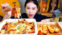 韩国吃播：“泡菜芝士糖醋肉+萝卜泡菜”，卡妹