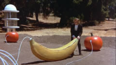 小伙被冰冻200年，醒来发现香蕉比人还大，自己