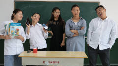 班里举行开卷考试，没想小六直接把主任带过来