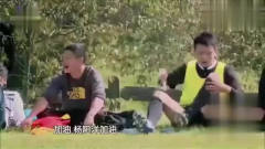 多多猝不及防的抱住Joe，遭姐姐极力抵抗追多多