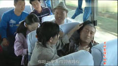 乡村爱情：赵四喝多了，在车里难受，刘能给他