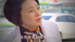 中国式关系：女子一头把领导撞下楼梯，这个画