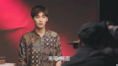 不负时光：“机器人”周子墨摆pose让摄影师无奈