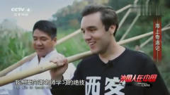 老外在中国：老外体验独木舟！连连吃水，摔倒
