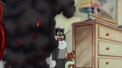 猫和老鼠：汤姆为了守护美食，竟装作火灾发生