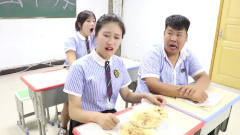 学霸王小九校园剧：学生上课偷吃烧饼，老师抓