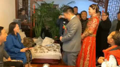 这新郎太逗了，看把岳母乐的！网友：这才是婚