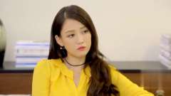 人间：小伙强行给美女戴上钻戒，不料美女怎么