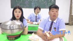 短剧：老师让同学们带吃饭的家伙，第二天女同