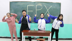 FPX取得世界冠军，学生在班里兴奋欢呼！没想老