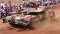 印度展示阿琼坦克机动性，声称碾压中国99式，确