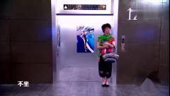 傅园慧和青岛大姨在电梯相遇，搞笑对话逗笑全