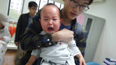 杭州十一个月宝宝打疫苗，一针下去立马王者变