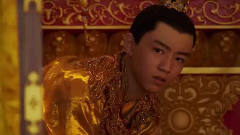 长城：王俊凯饰演的皇帝太怂了吧，都躲到龙椅