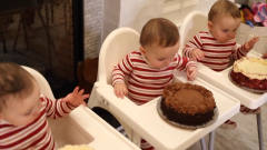 3胞胎面前被放了3个蛋糕，就看小娃之后的反应，