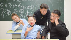 老师让同学们挑战吃火鸡面，同学们表情一个比