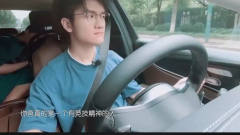 《我家小两口》戚蓝尹正在逗孩子玩，若风插嘴