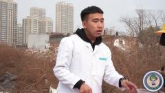 搞笑剧工人嫌厨师做饭难吃，提出的要求一个比