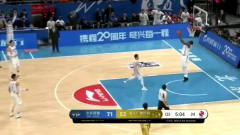 五大囧时刻：尤度面对空篮想秀一下，起飞转体