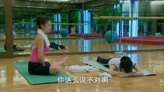 夫妻那些事：陈数做瑜伽，黄磊在旁边有样学样