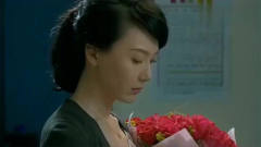 夫妻那些事: 林君以为唐鹏去公司了，在家抱着花