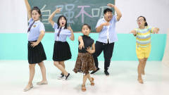 新来老师教学生跳拉丁舞，没想跳的一个比一个