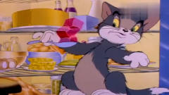 猫和老鼠：汤姆吃果冻太搞笑，杰瑞看到笑它，