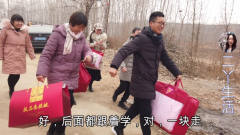 鹏鹏今天定亲了，舅舅高兴的带两个外甥扭起了