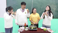 学霸王小九校园剧：老师做手抓饼给学生吃，没